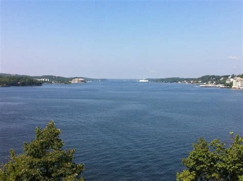 Lake Ozark – Travel guide at Wikivoyage.